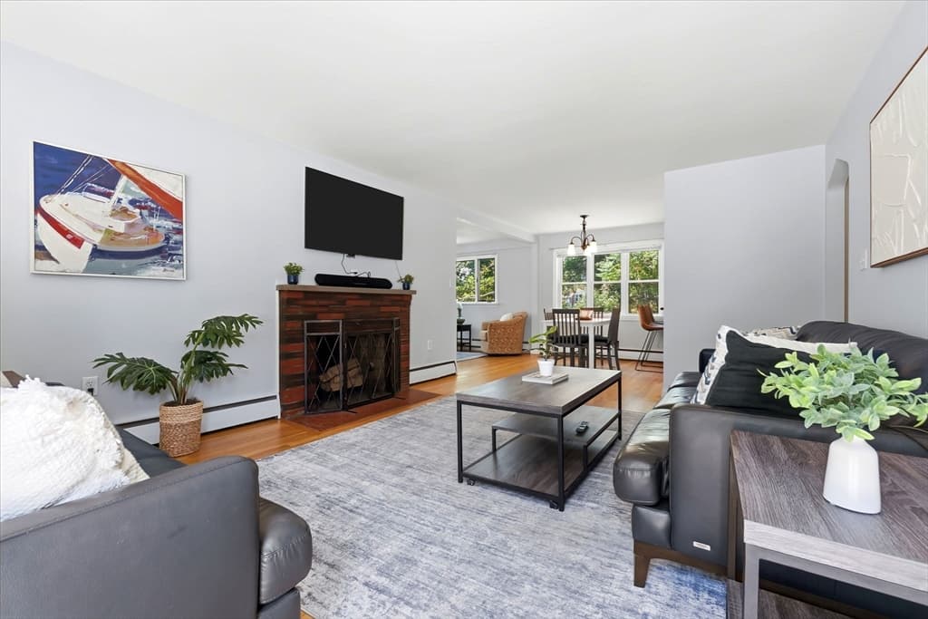 Single Family Residence at 542 Trapelo Rd, Waltham MA 02452, photo 4 of 42