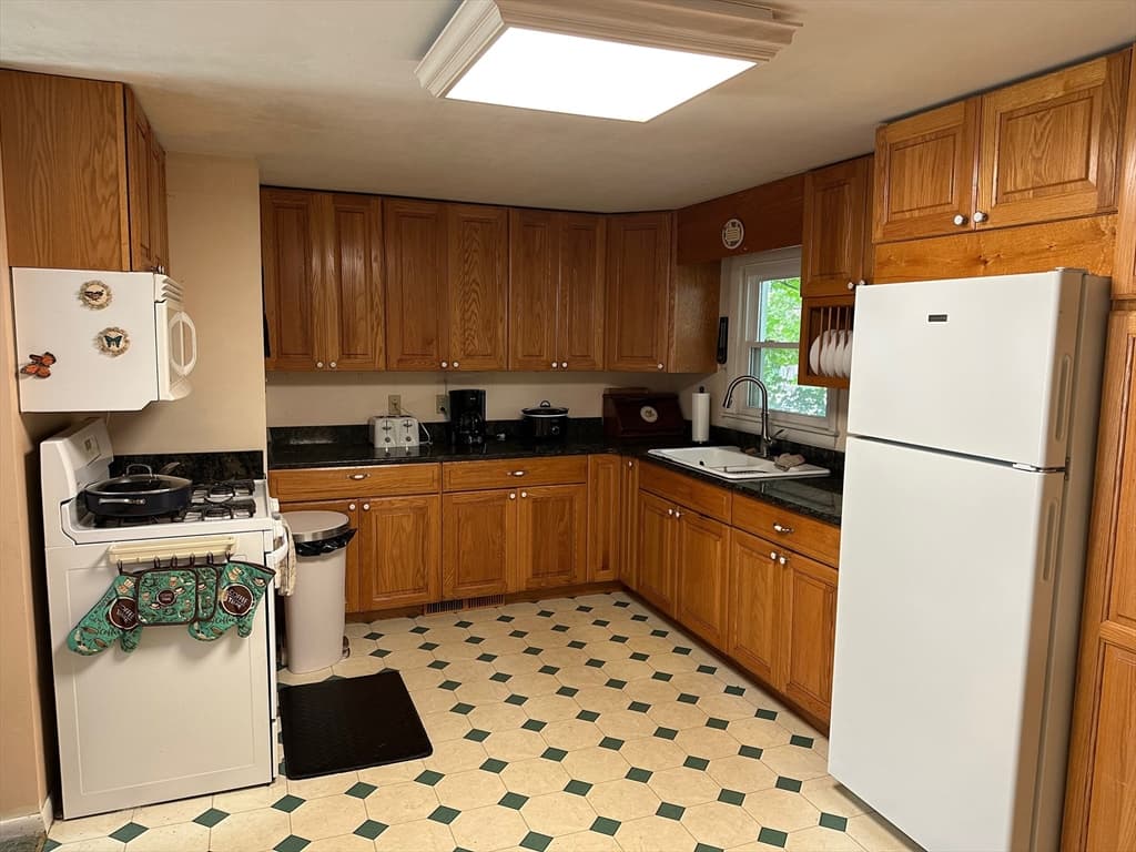 Single Family Residence at 8 Bishop St., Leominster MA 01453, photo 6 of 16