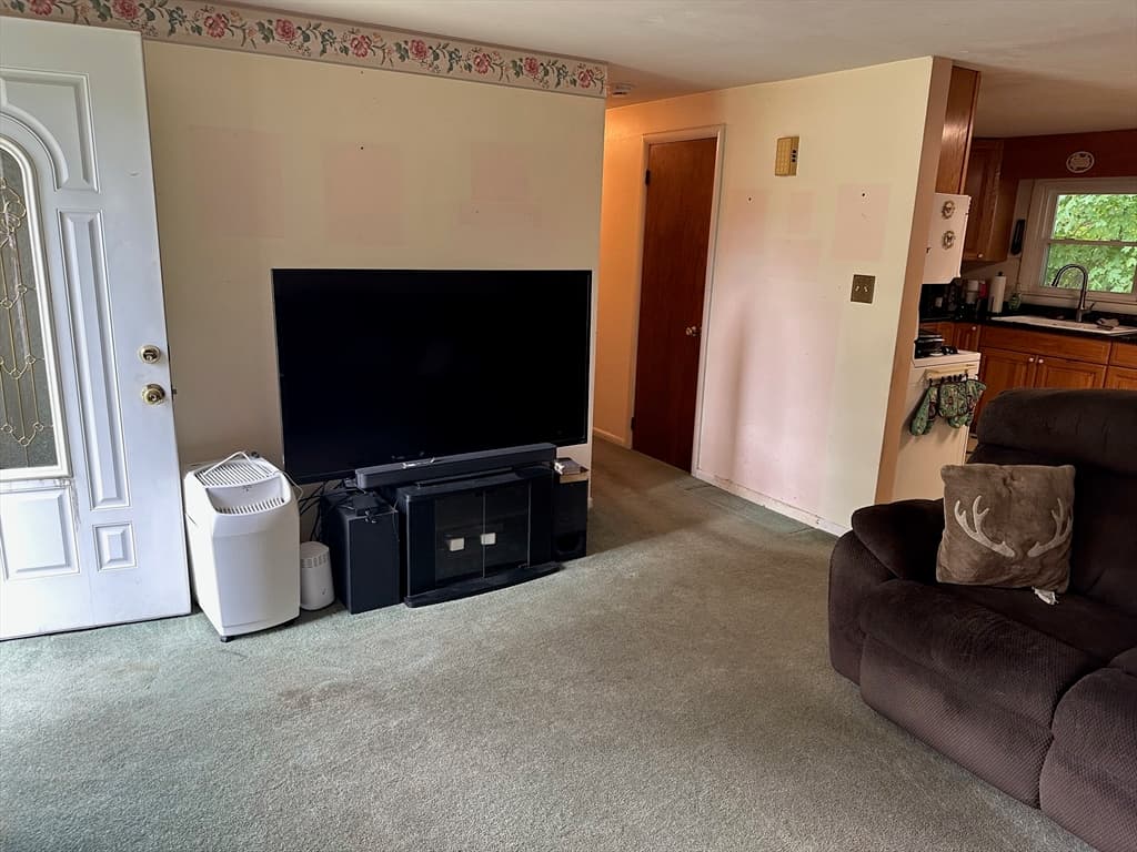 Single Family Residence at 8 Bishop St., Leominster MA 01453, photo 9 of 16
