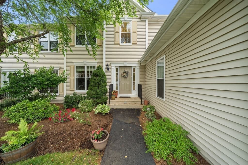 31 Stonebridge Dr # 31, Hanson MA 02341 photo 2