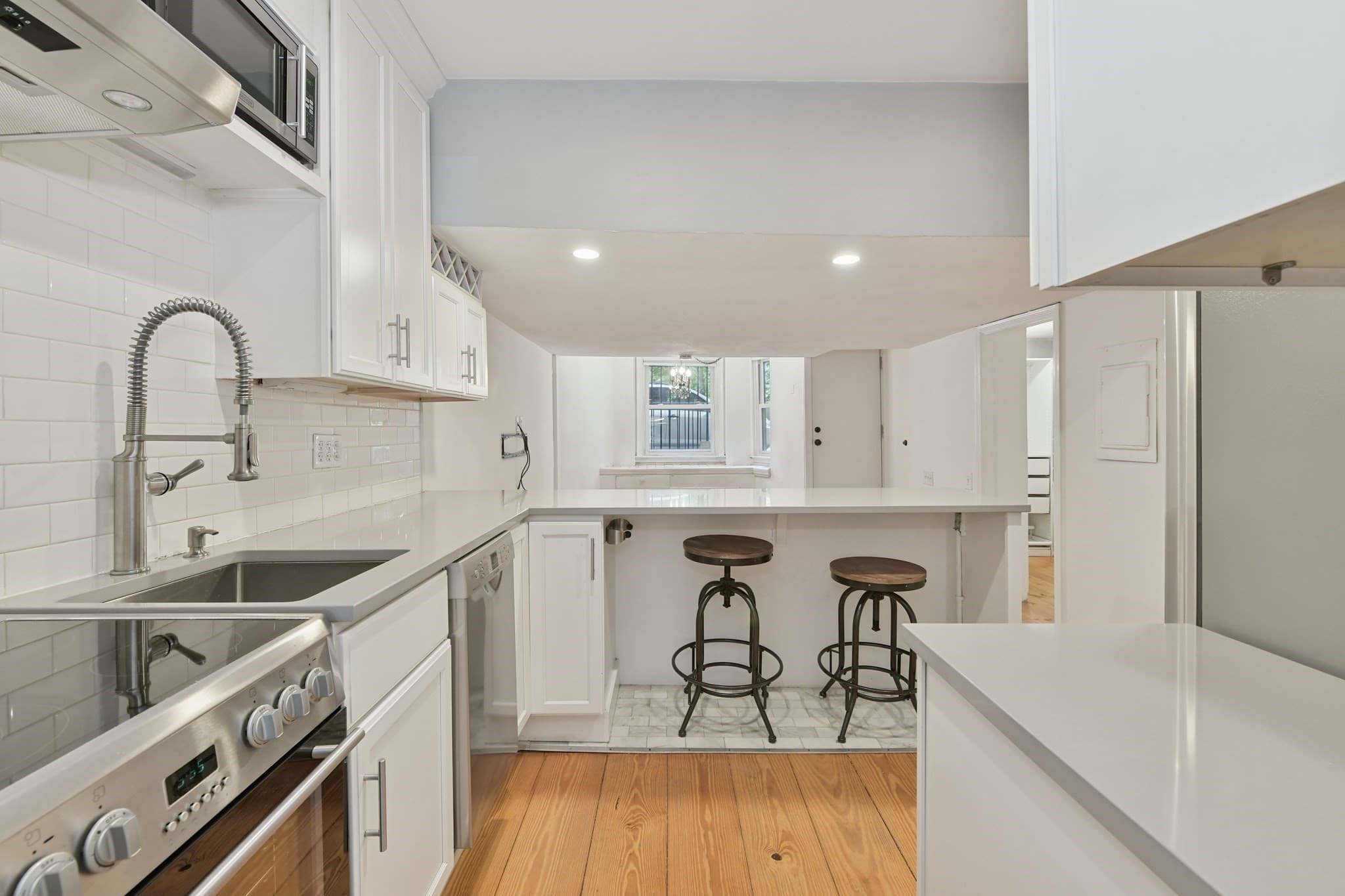 Condominium at 15 Saint George St # 1, Boston MA 02118, photo 3 of 15