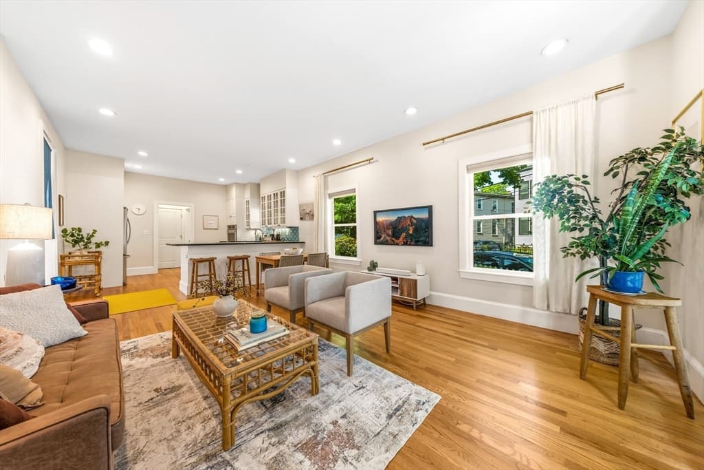 36 Oak St # 1, Somerville MA 02143