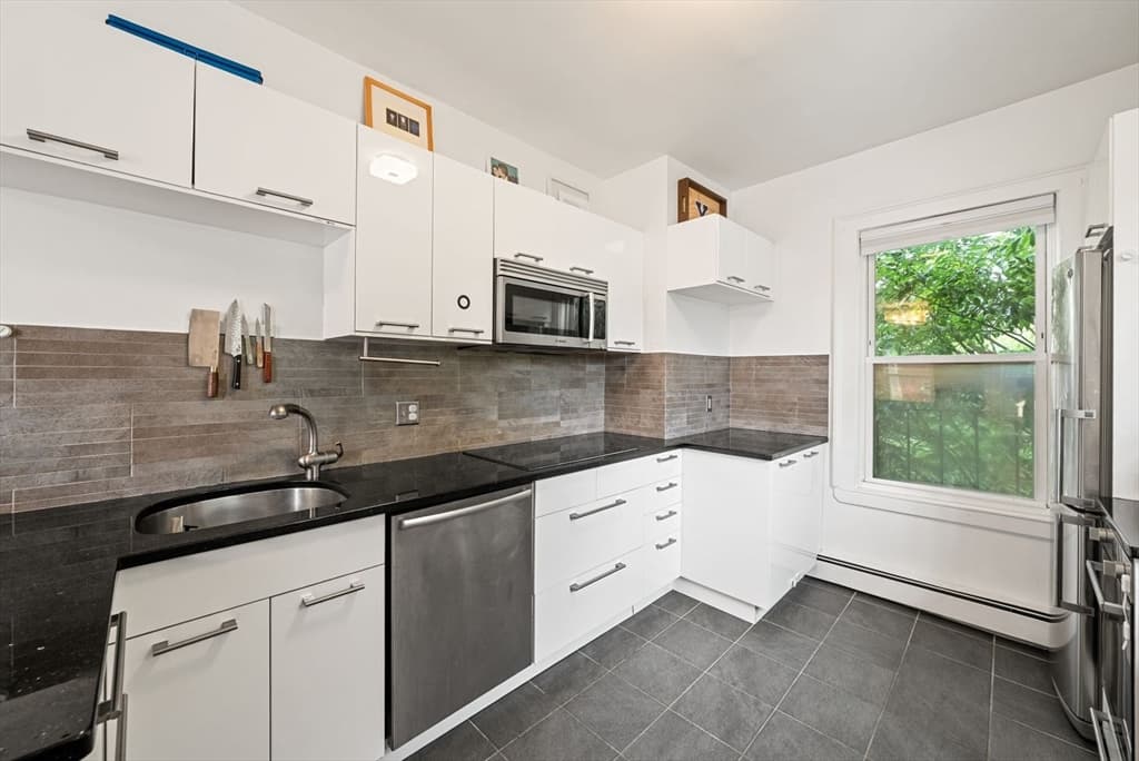 Condominium at 6 Fourth St Pl # 3, Cambridge MA 02141, photo 6 of 34