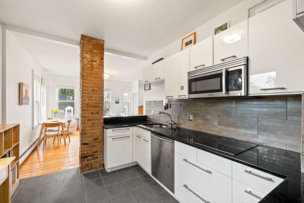 Condominium at 6 Fourth St Pl # 3, Cambridge MA 02141, photo 9 of 34