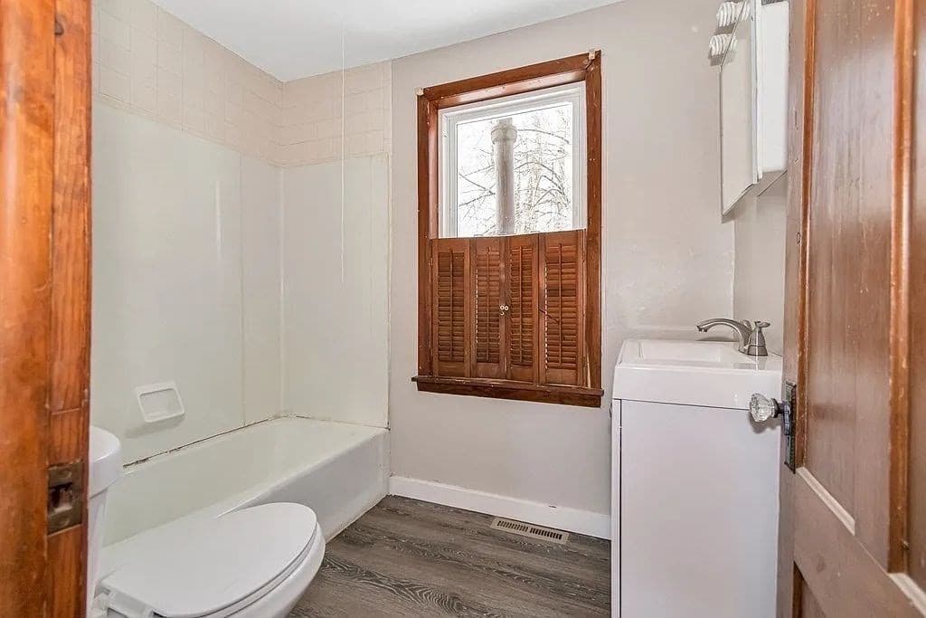 5-9 Family at 12 Cherry St, Westfield MA 01085, Westfield, photo 9 of 13