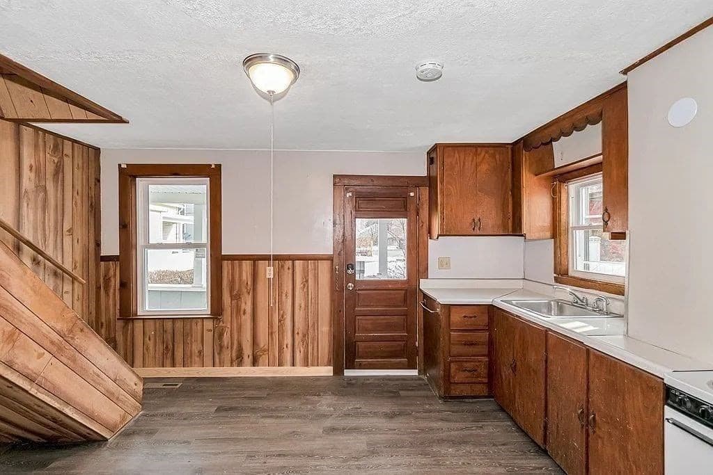 5-9 Family at 12 Cherry St, Westfield MA 01085, Westfield, photo 8 of 13