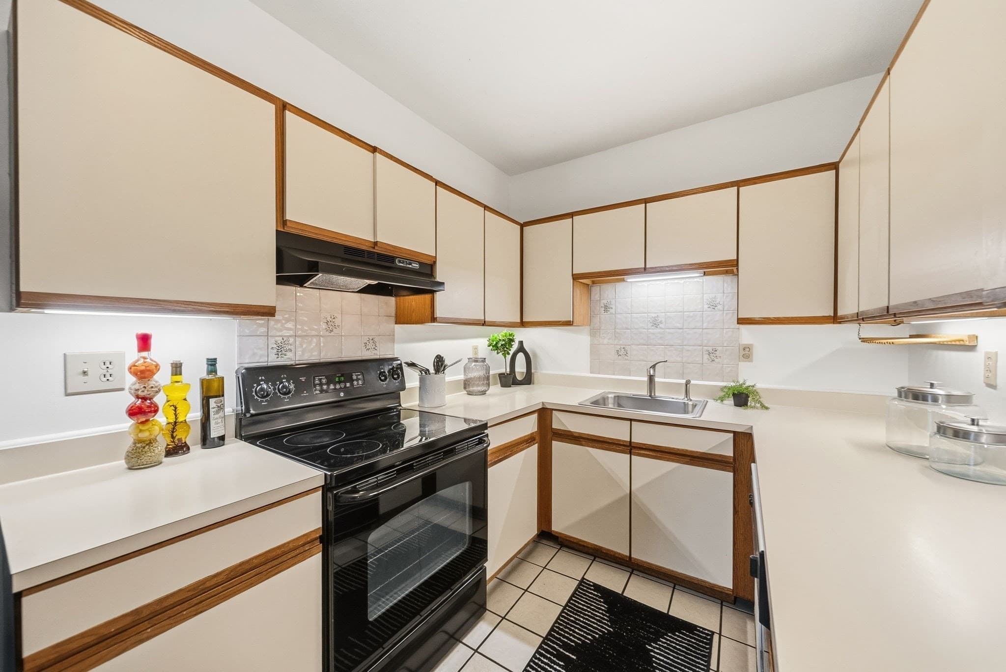 Condominium at 86 Walnut St # 3, Boston MA 02122, photo 15 of 38
