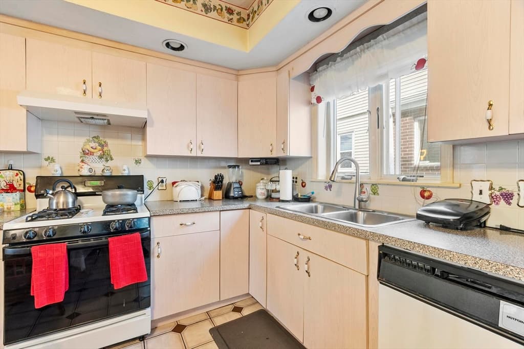 Multi Family at 495 Main St, Medford MA 02155, photo 13 of 41
