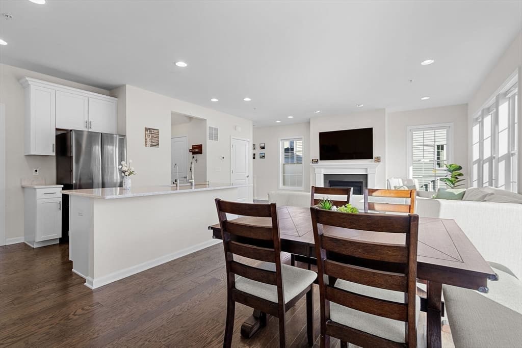 Condominium at 30 Magnolia Drive # 30, Hopkinton MA 01748, photo 7 of 38
