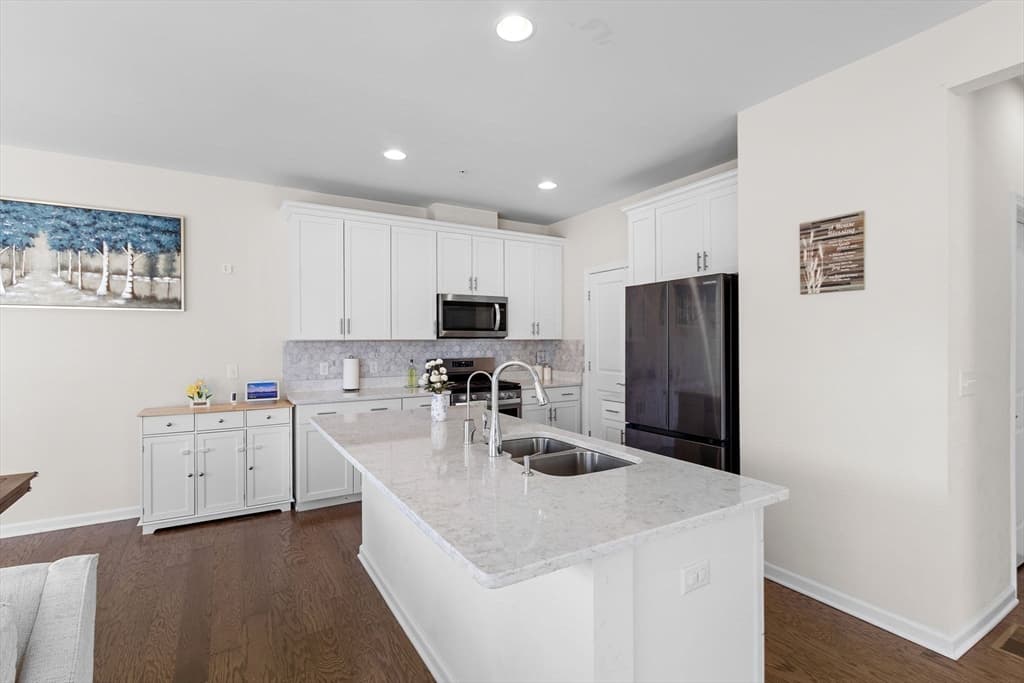 Condominium at 30 Magnolia Drive # 30, Hopkinton MA 01748, photo 10 of 38
