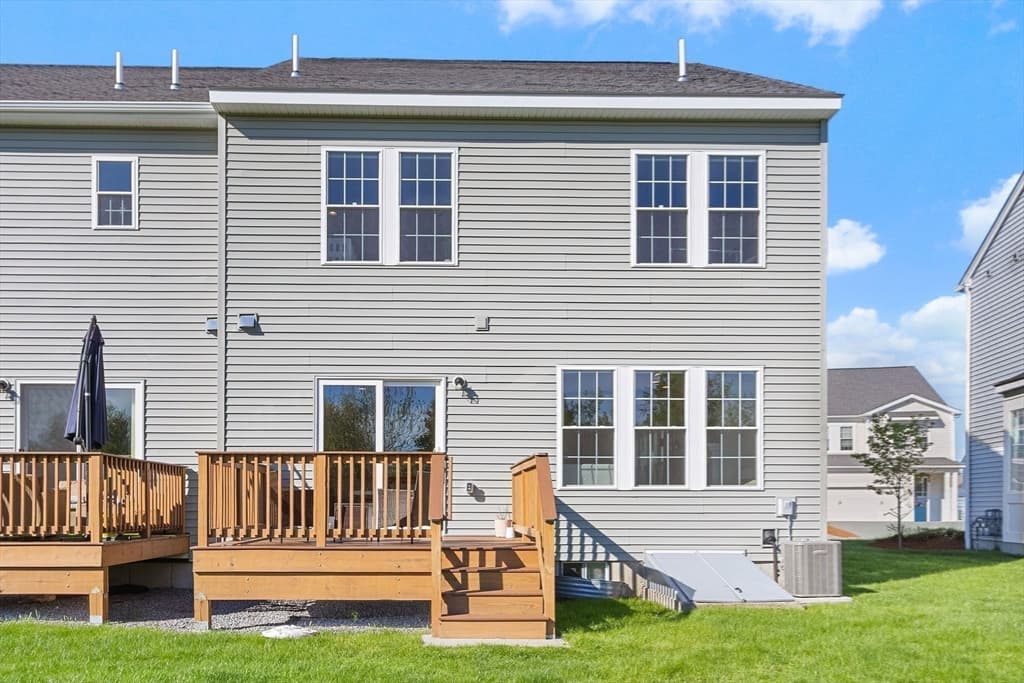 Condominium at 30 Magnolia Drive # 30, Hopkinton MA 01748, photo 33 of 38