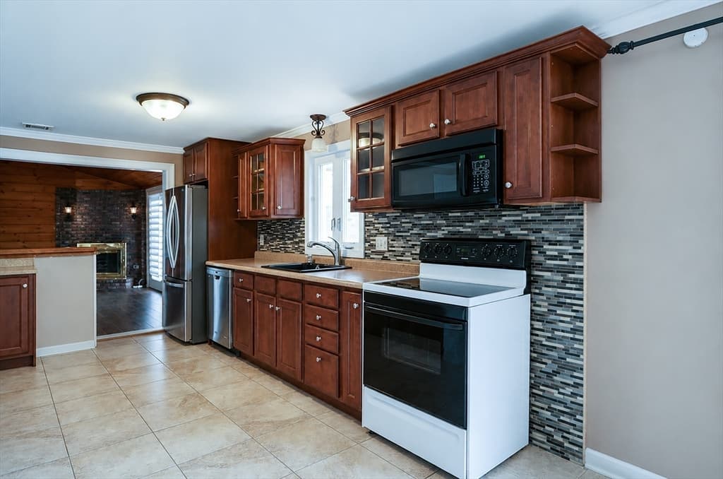 Single Family Residence at 5 Elsie Rd, Brockton MA 02302, photo 6 of 19