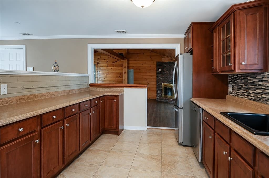 Single Family Residence at 5 Elsie Rd, Brockton MA 02302, photo 5 of 19
