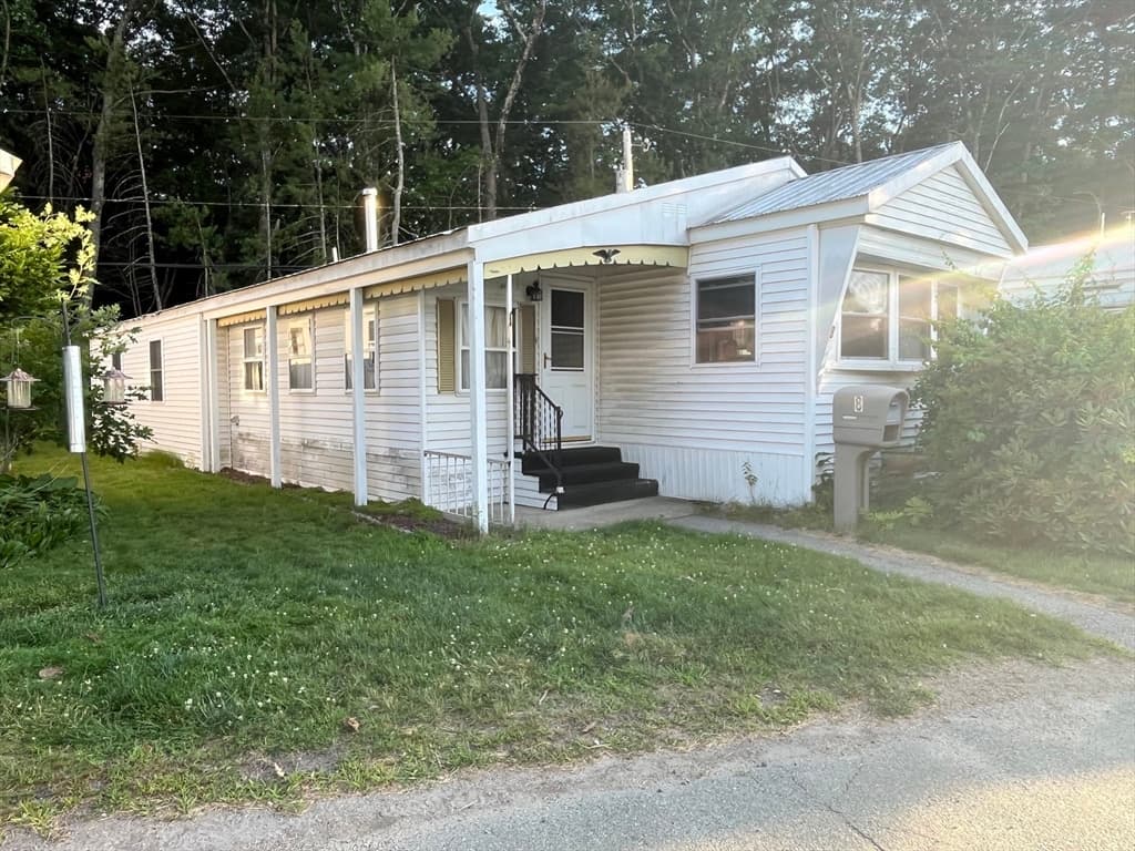 8 Thunderbird Dr, Marlborough MA 01752