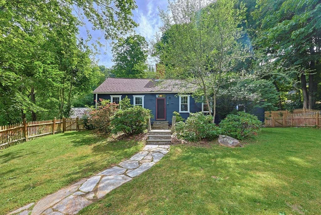 5 Clark Terrace, Spencer MA 01562
