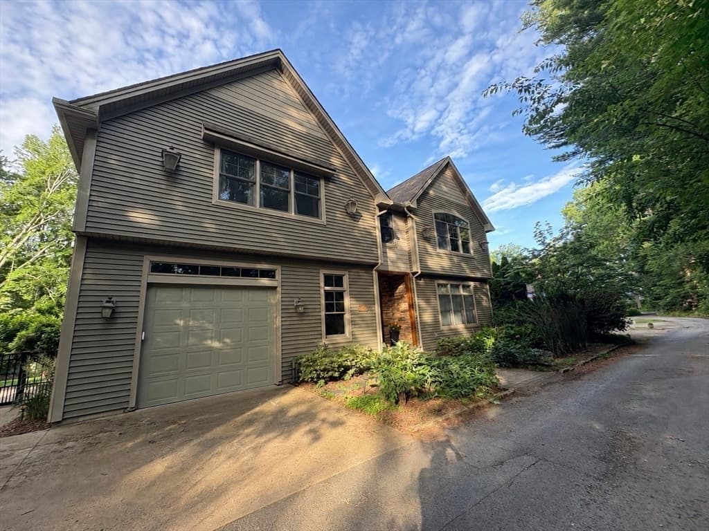 20 Bungalow Point, Wilbraham MA 01095