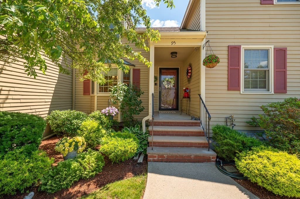 Condominium at 95 Village Post Road # 95, Danvers MA 01923, photo 2 of 34