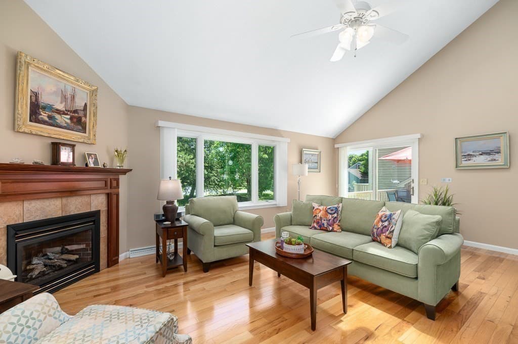 Condominium at 95 Village Post Road # 95, Danvers MA 01923, photo 9 of 34
