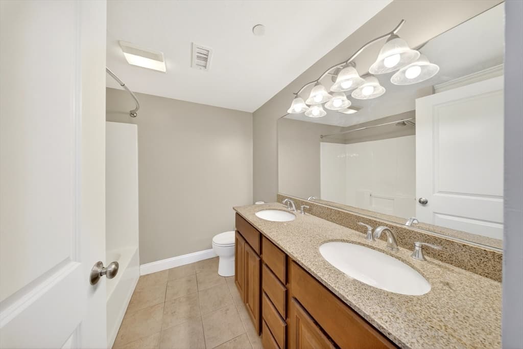Condominium at 271 Draper St # 4, Fall River MA 02724, photo 13 of 28
