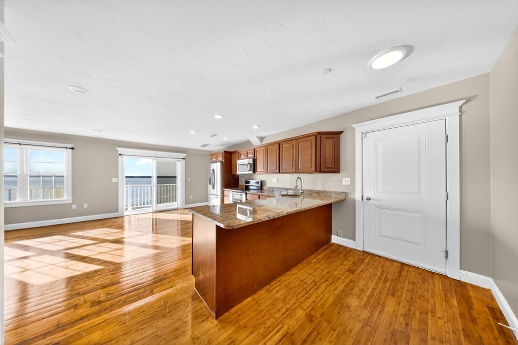 Condominium at 271 Draper St # 4, Fall River MA 02724, photo 5 of 28