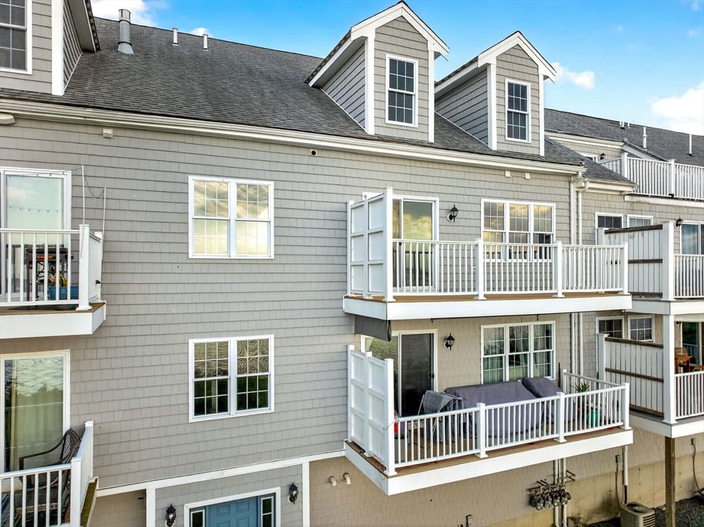 Condominium at 271 Draper St # 4, Fall River MA 02724, photo 4 of 28