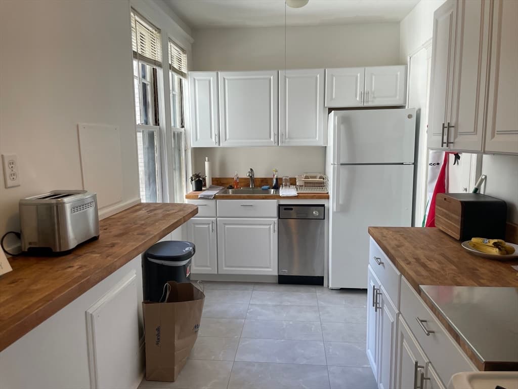 Condominium at 32 Sidlaw Rd # 14, Boston MA 02135, photo 2 of 9