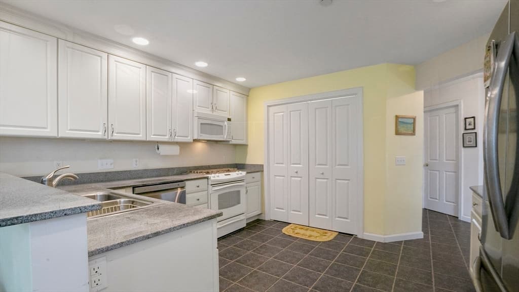19 Imperial Ct # 19, Westborough MA 01581 photo 17