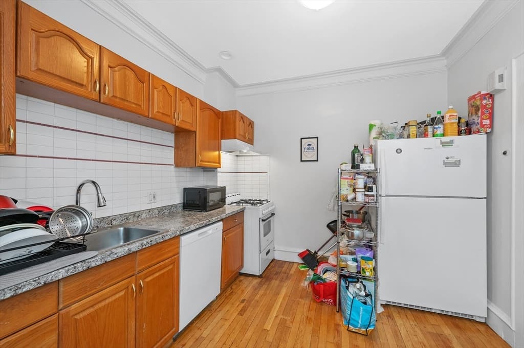 Condominium at 21 Park Vale Ave # 2, Boston MA 02134, Boston, photo 7 of 28