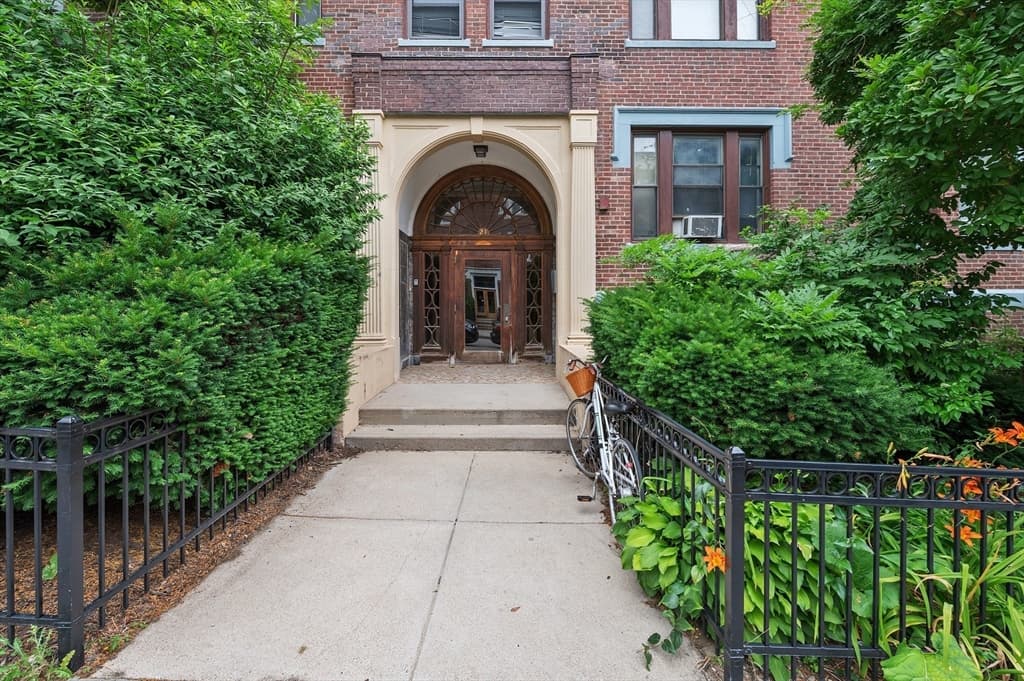 Condominium at 21 Park Vale Ave # 2, Boston MA 02134, Boston, photo 11 of 28