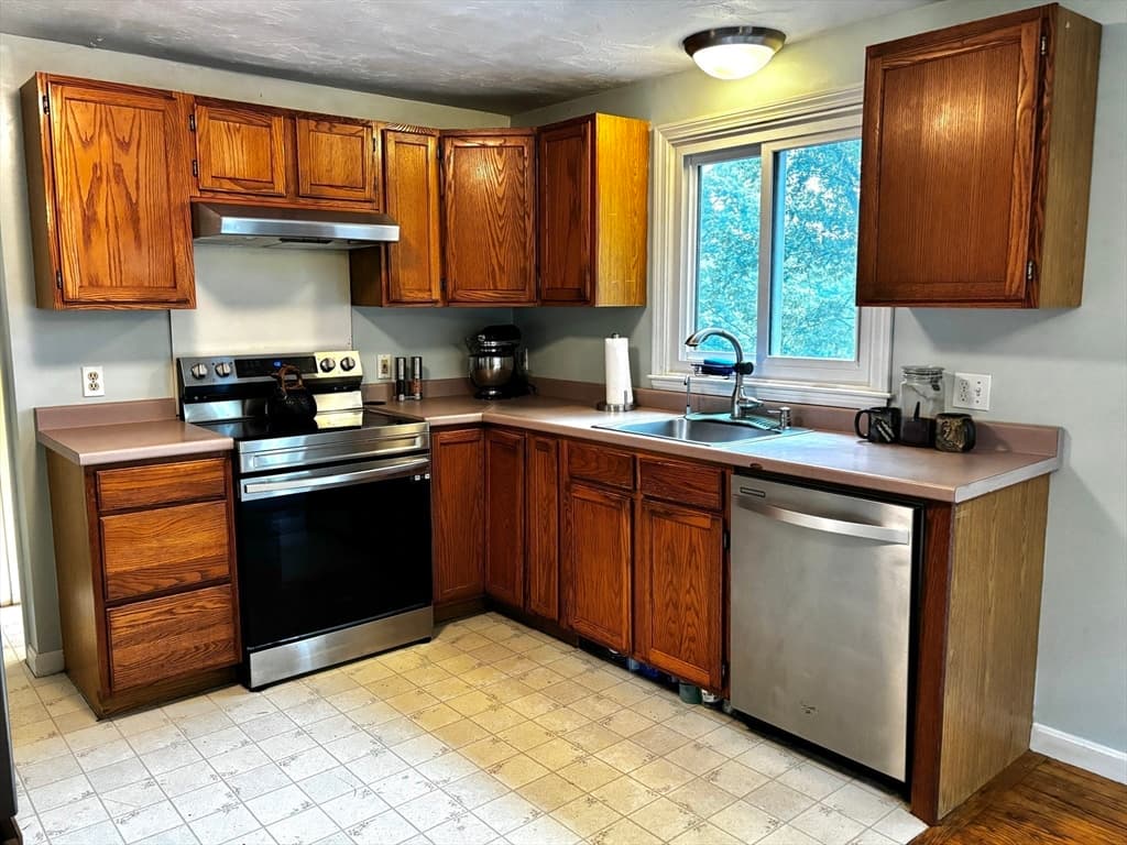 14 Ames Way, Pembroke MA 02359 photo 3