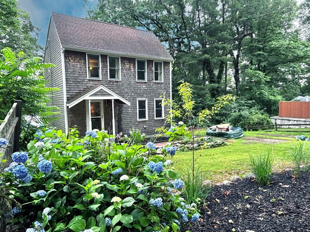 14 Ames Way, Pembroke MA 02359