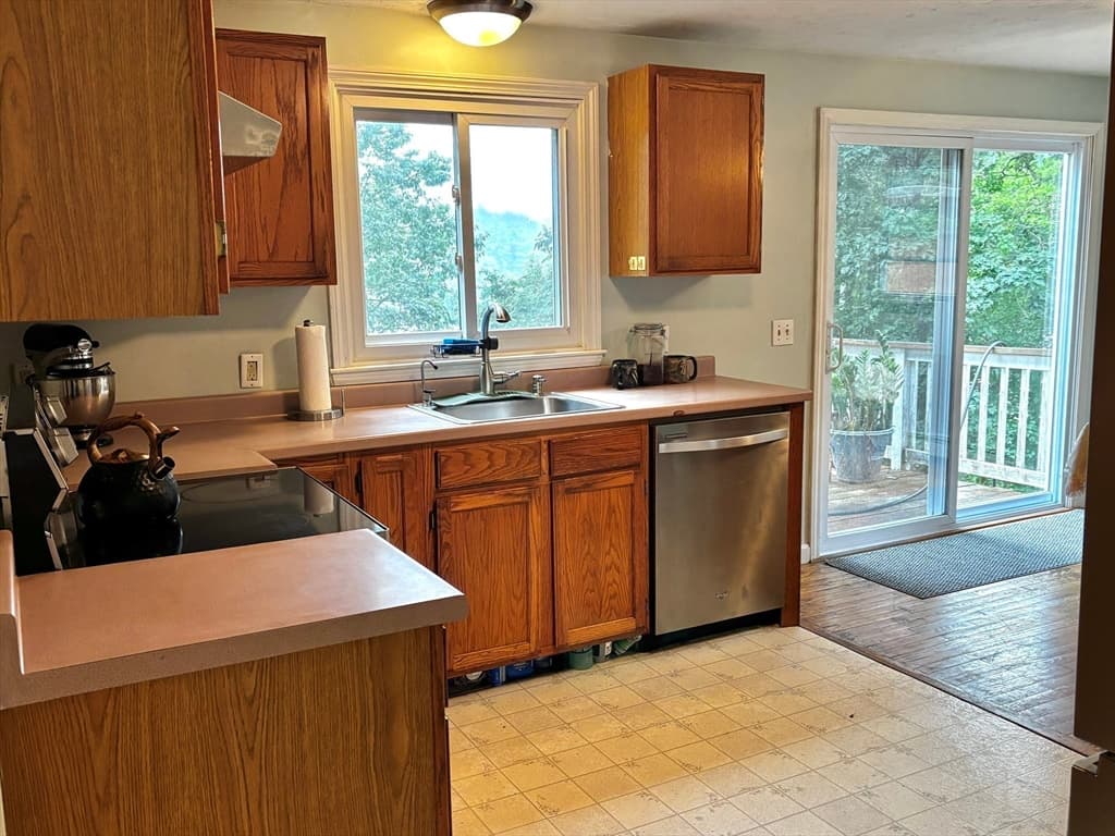 14 Ames Way, Pembroke MA 02359 photo 4