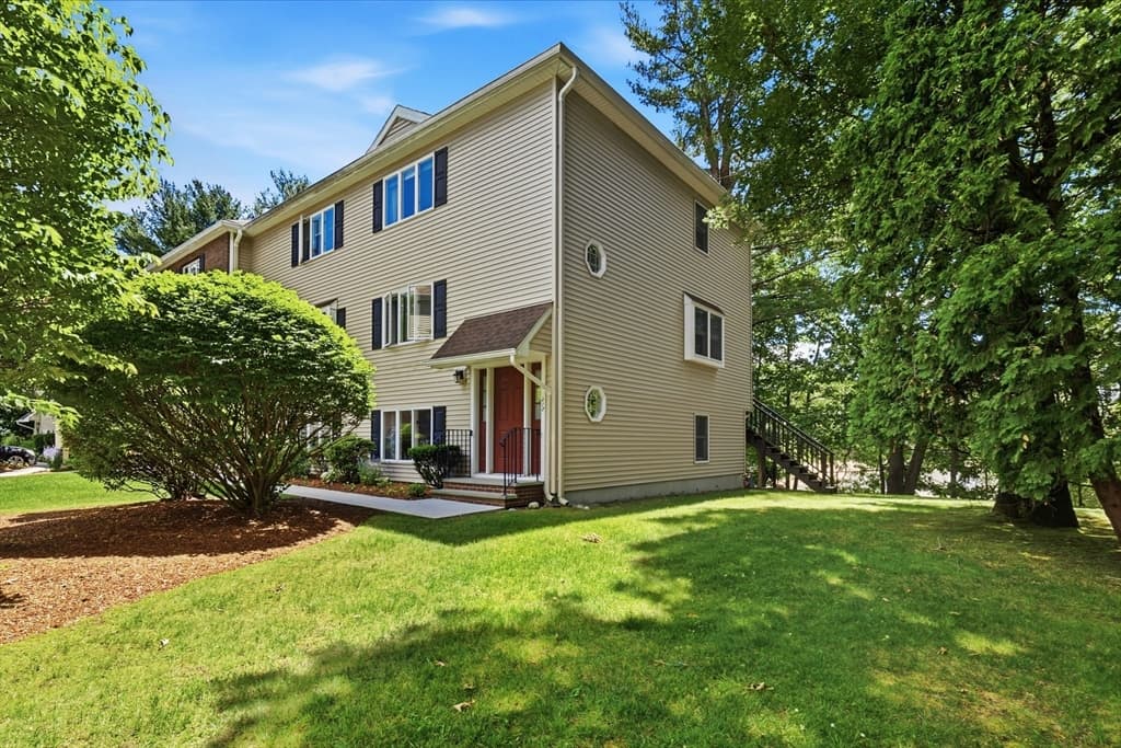Condominium at 305 Salem St # 312, Woburn MA 01801, Woburn