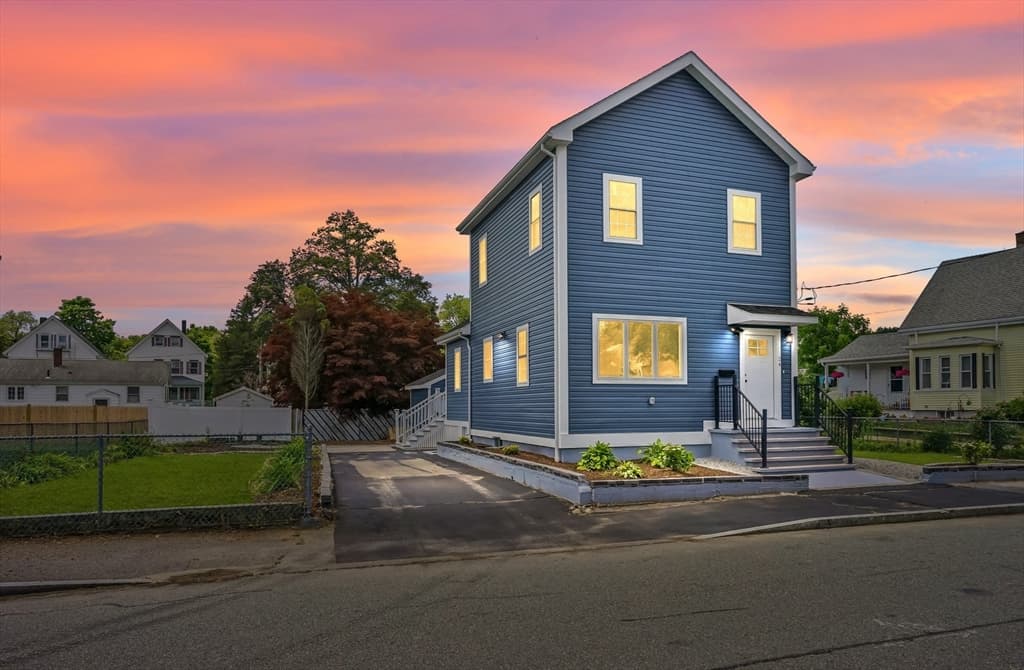 24 Cottage St, Taunton MA 02780