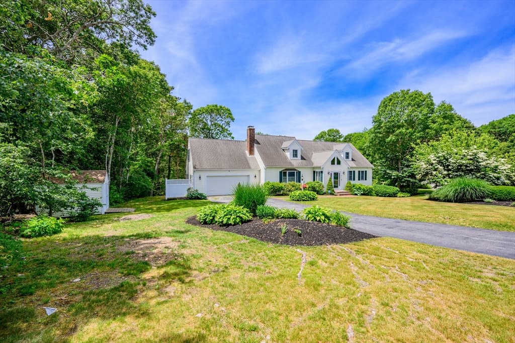 Single Family Residence at 29 Water View Circle, Barnstable MA 02632, photo 2 of 29