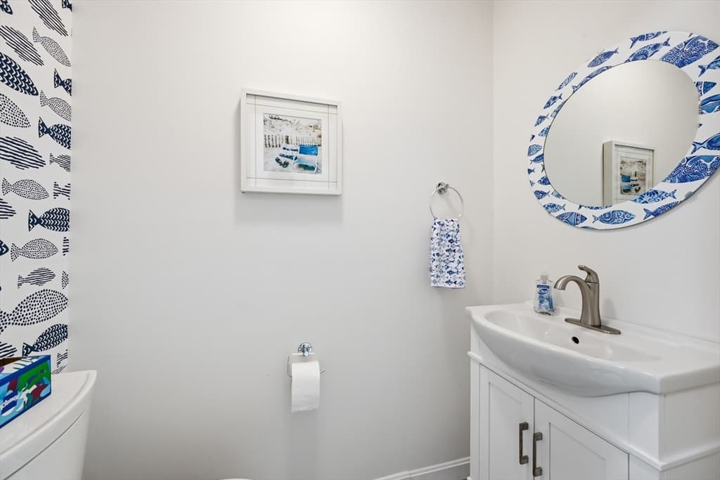Single Family Residence at 29 Water View Circle, Barnstable MA 02632, photo 13 of 29