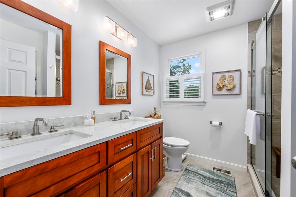Single Family Residence at 29 Water View Circle, Barnstable MA 02632, photo 16 of 29