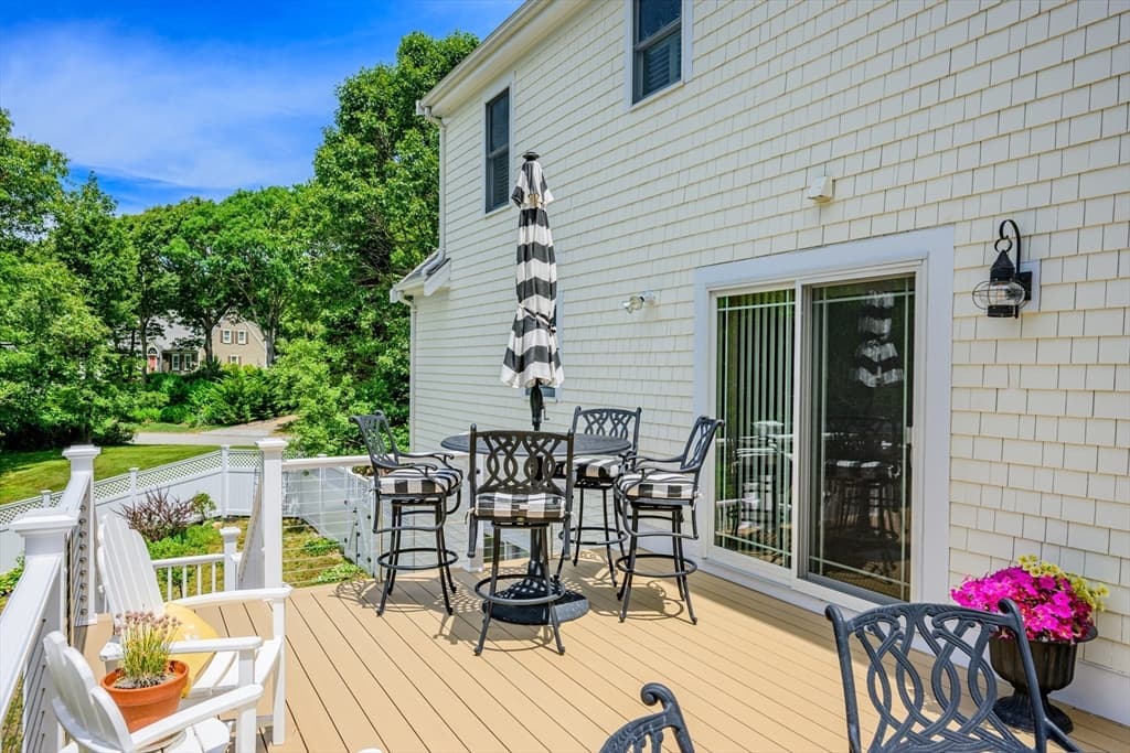Single Family Residence at 29 Water View Circle, Barnstable MA 02632, photo 14 of 29