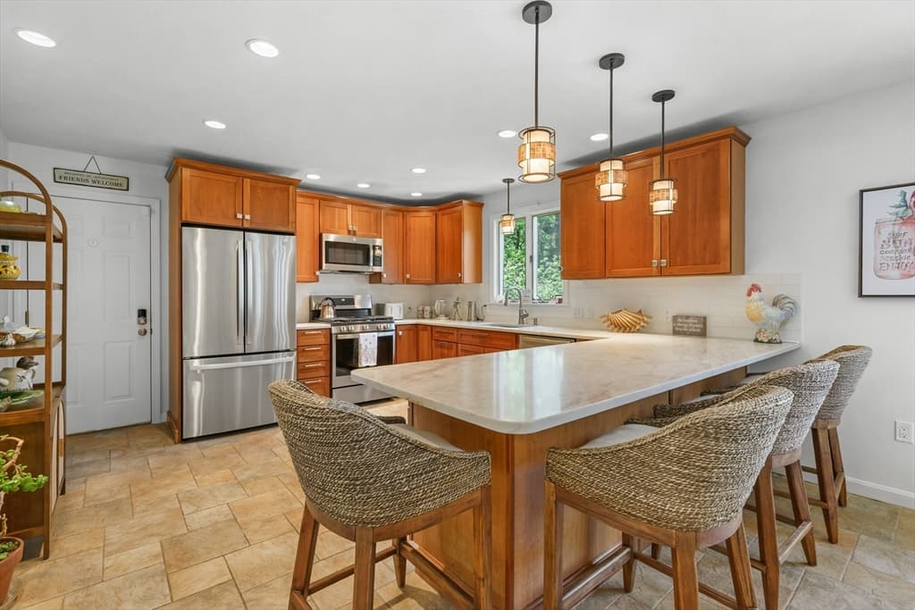 Single Family Residence at 29 Water View Circle, Barnstable MA 02632, photo 8 of 29
