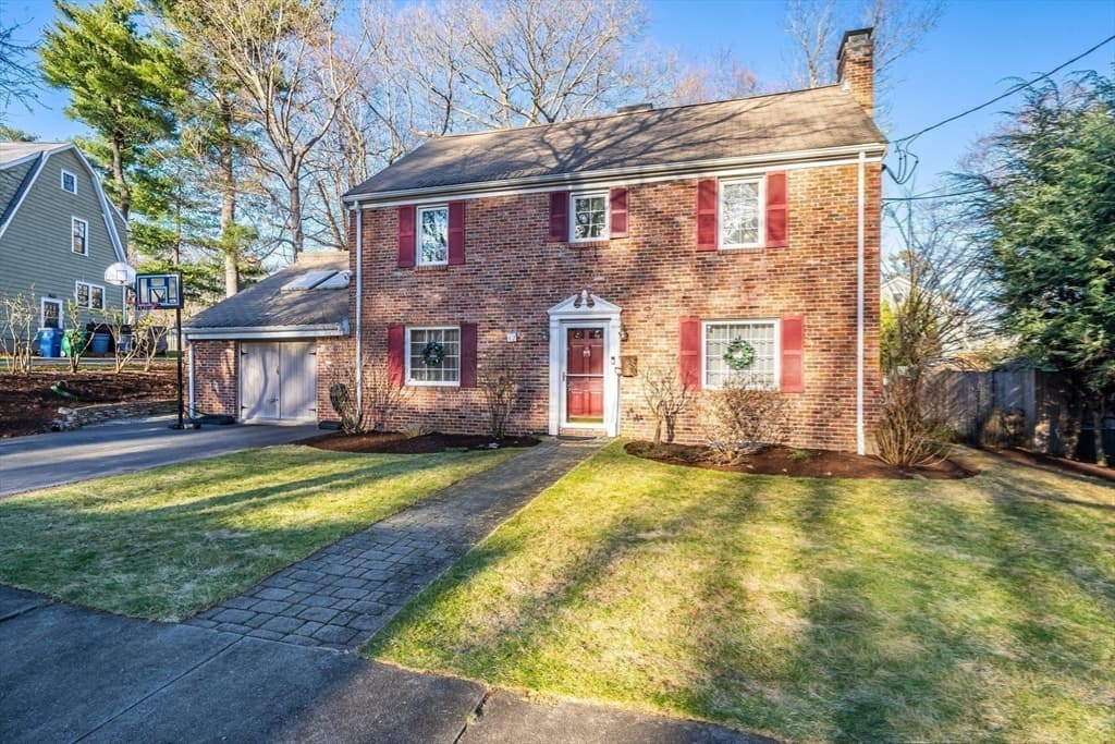 17 Woodhaven Rd, Newton MA 02468
