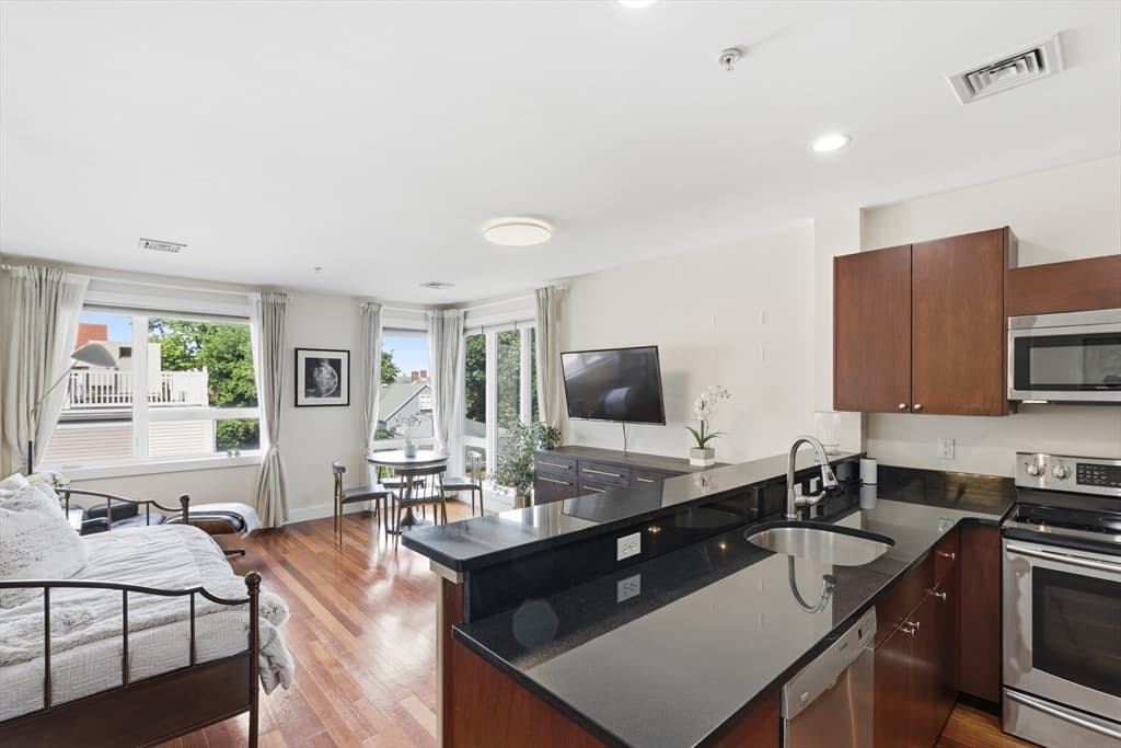 Condominium at 533 Cambridge Street # 306, Boston MA 02134, Boston, photo 4 of 25