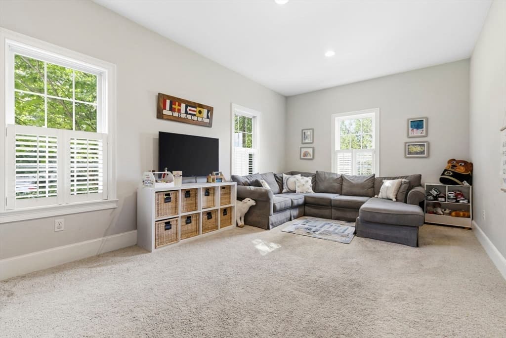 Single Family Residence at 11 Tappan Way, Lynnfield MA 01940, Lynnfield, photo 13 of 38