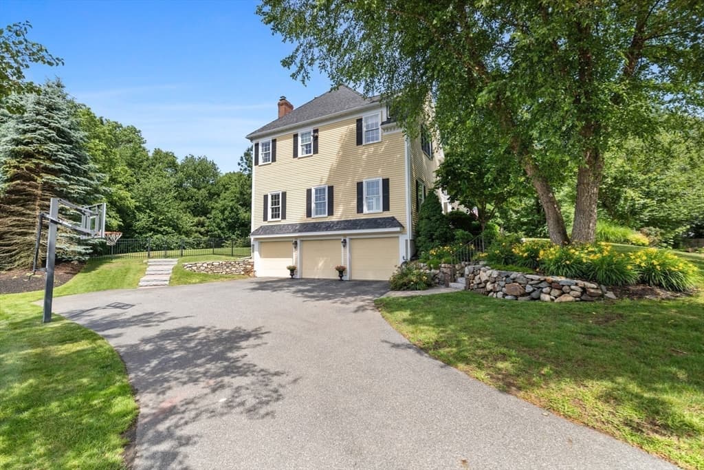 Single Family Residence at 11 Tappan Way, Lynnfield MA 01940, Lynnfield, photo 32 of 38