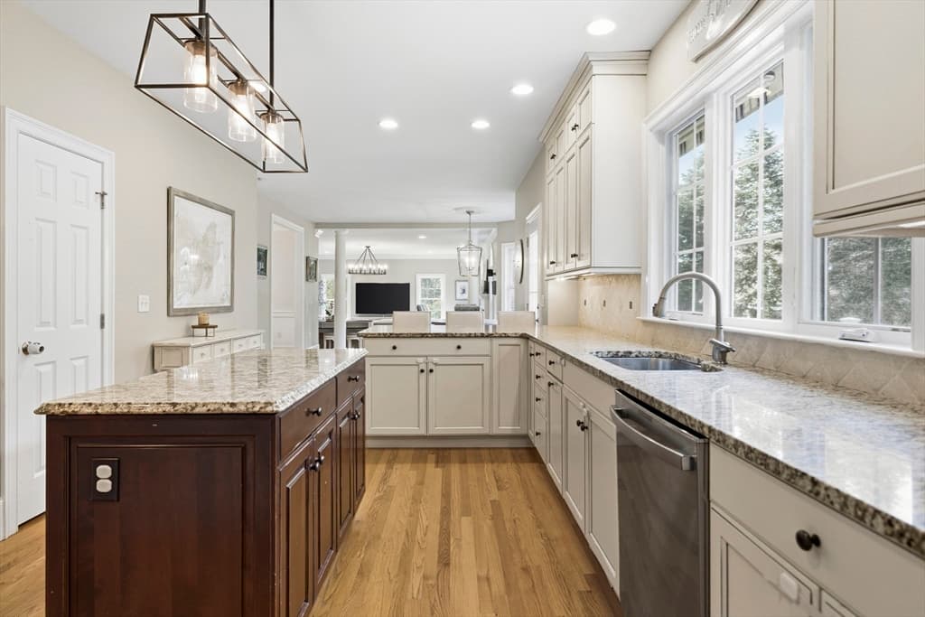 Single Family Residence at 11 Tappan Way, Lynnfield MA 01940, Lynnfield, photo 9 of 38