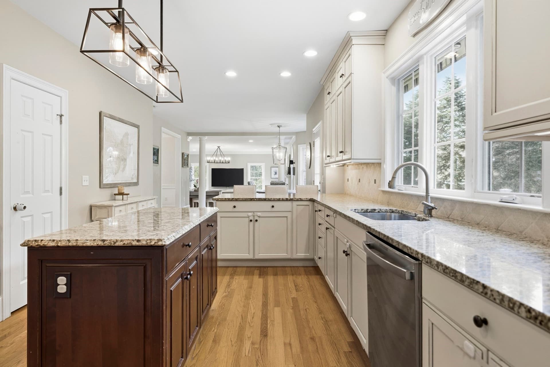 Single Family Residence at 11 Tappan Way, Lynnfield MA 01940, photo 4 of 38