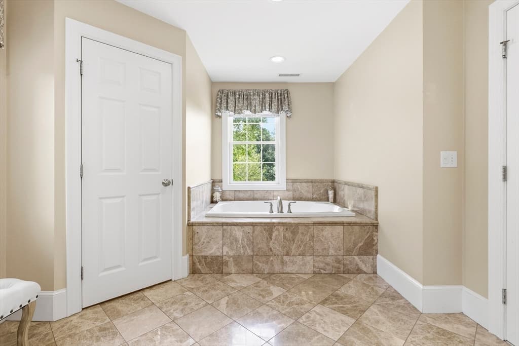 Single Family Residence at 11 Tappan Way, Lynnfield MA 01940, Lynnfield, photo 21 of 38