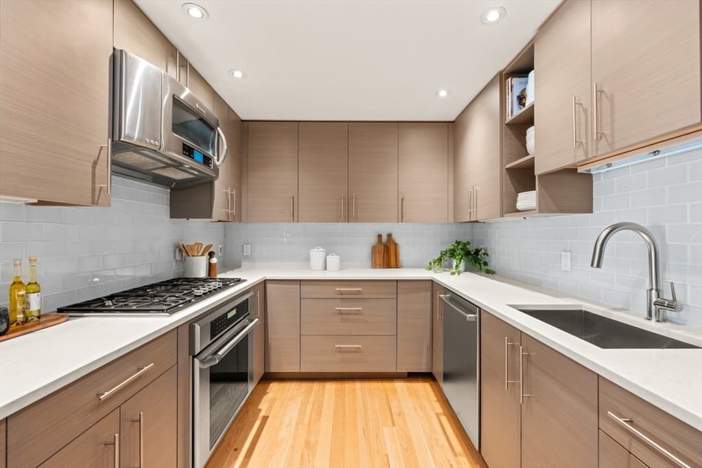 Condominium at 40 Commercial Wharf # 40, Boston MA 02110, Boston, photo 5 of 20