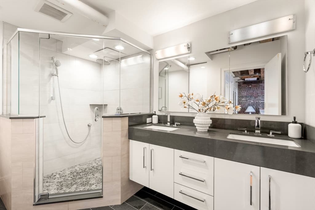Condominium at 40 Commercial Wharf # 40, Boston MA 02110, Boston, photo 10 of 20