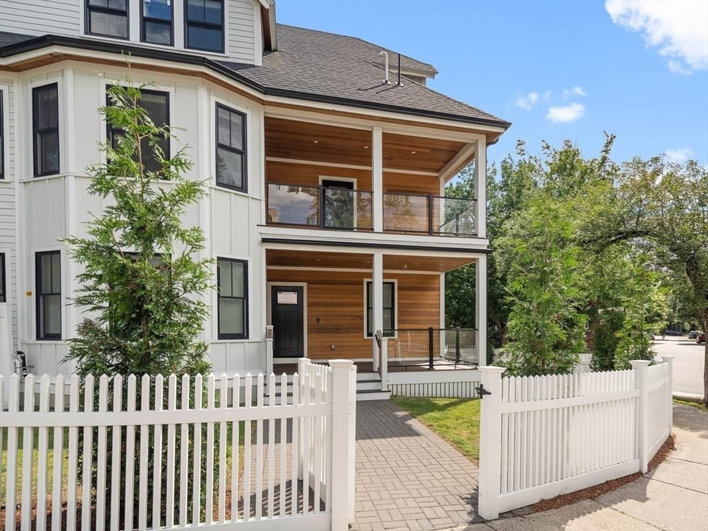 177 Thorndike St # 1, Brookline MA 02446