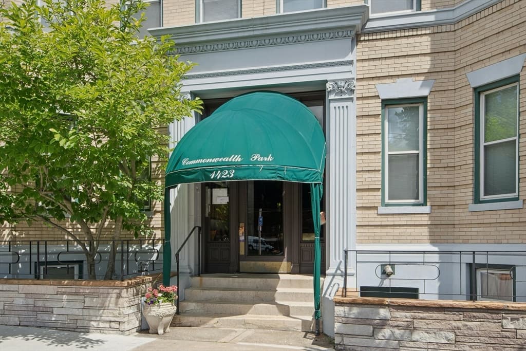 1423 Commonwealth # 503, Boston MA 02135